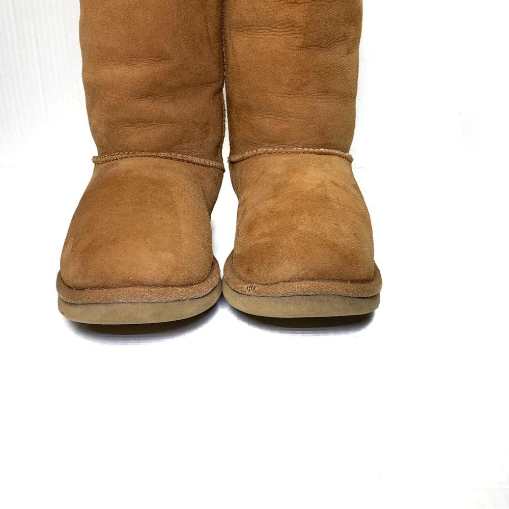 UGG Classic Tan Suede Boots - Picture 4 of 9